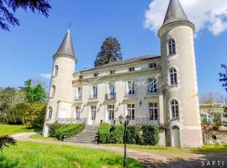  Propri�t�/ch�teau � vendre 15 + pi�ces 1100 m�