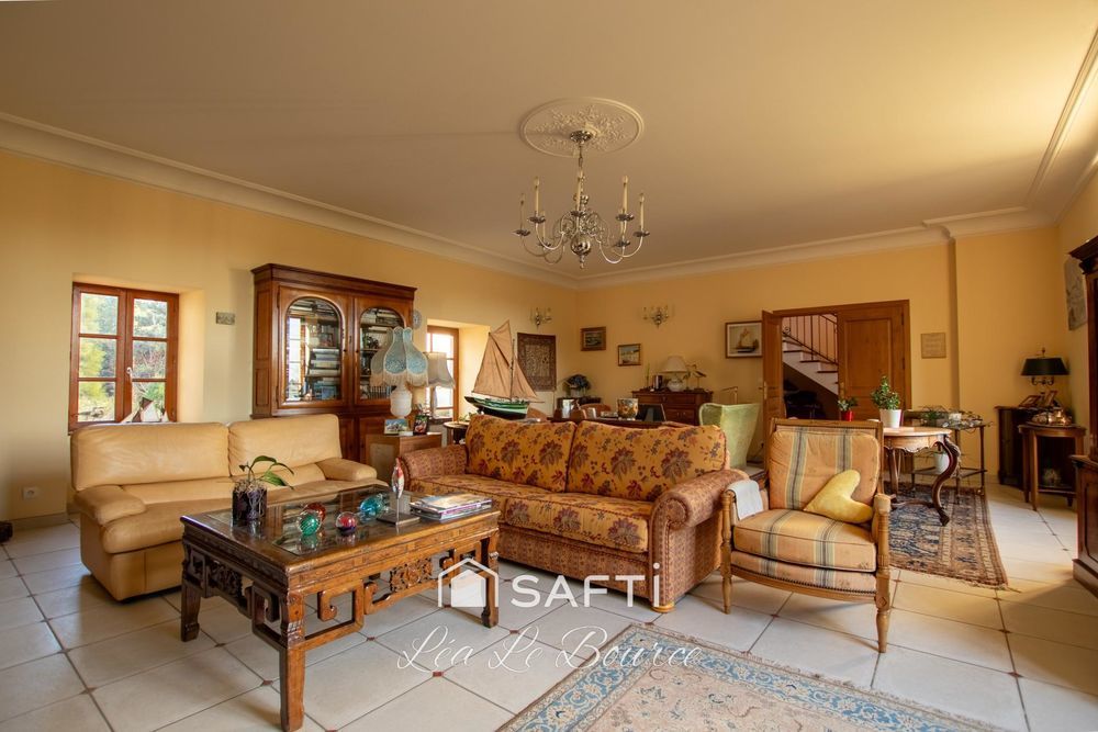 � vendre  Propri�t�/ch�teau Pluguffan (29700)