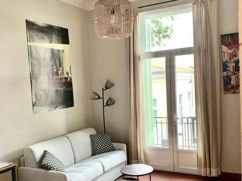   Aix en Provence, T2 r�nov� au coeur, charme assur�. Appartement - 2 pi�ce(s) - 35 m�