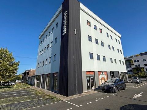 129 m&sup2; de bureaux climatis&eacute;s et fonctionnel. Disponible imm&eacute;diatement 274800 33800 Bordeaux