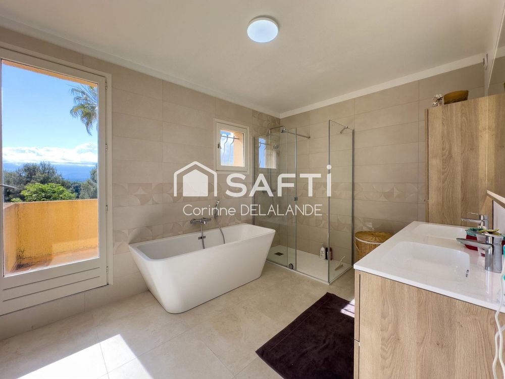 � vendre  Maison Saint-Laurent-du-Var (06700)