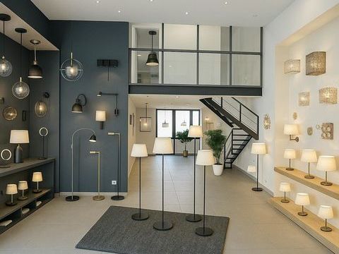 LOCAL COMMERCIAL - grande vitrine & axe passant 1300 49300 Cholet