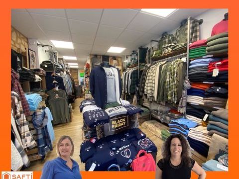 Fonds de commerce de pr&ecirc;t-&agrave;-porter homme au centre-ville d'Auray 59000 56400 Auray