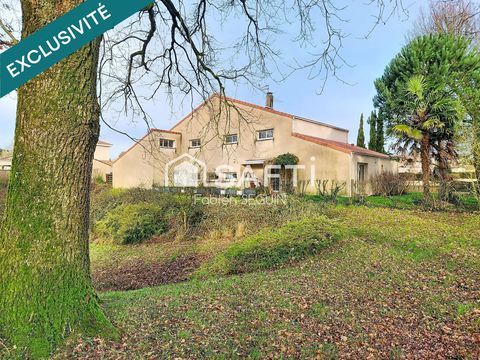   Pavillon �conome (classe C) de 249 m2, 6 chambres et 2 garages Maison - 9 pi�ce(s) - 249 m�