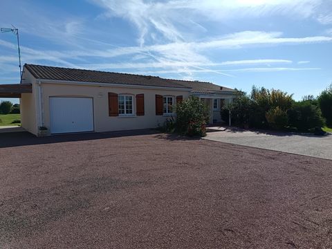   Maison de plain-pied avec piscine dans un secteur recherch�, au c�ur d'un jardin clos sans vis � vis Maison - 4 pi�ce(s) - 116 m�