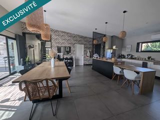  Maison � vendre 9 pi�ces 220 m�