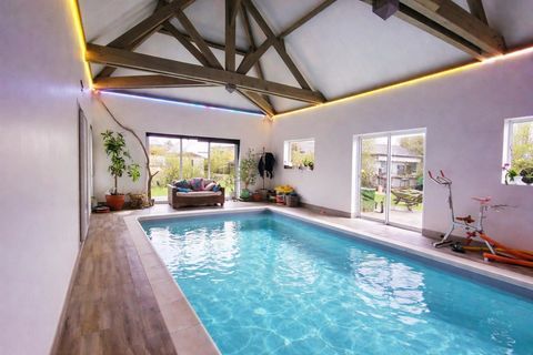   Maison BBC RT2012 - 200m�, 5 chambres, piscine int�rieure chauff�e Maison - 6 pi�ce(s) - 196 m�