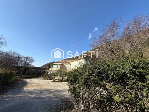   Maison de belle facture sur 12 500 m� de terrain Maison - 8 pi�ce(s) - 195 m�