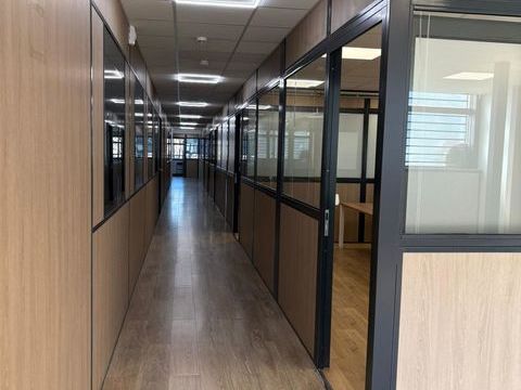 Local commercial 660 m&sup2; 1000000 93500 Pantin