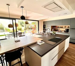  Maison � vendre 8 pi�ces 305 m�