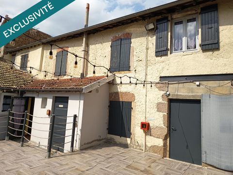   Situ� au centre du village, id�al pour  cr�er des logements  pour du locatif ou installer une activit� professionnelle Maison - 12 pi�ce(s) - 301 m�