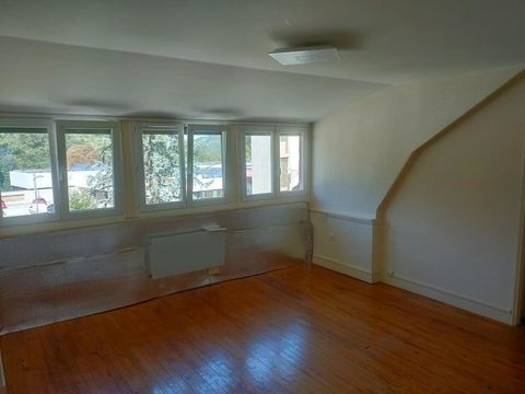   appartement r�nov� 4 chambres en face des thermes SALINS LES BAINS JURA Appartement - 6 pi�ce(s) - 90 m�