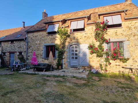   Long�re au calme � Chevill� comprenant une maison d'habitation de 137 m2 avec 3 chambres et un G�te d'accueil pour 6 personnes Maison - 10 pi�ce(s) - 246 m�