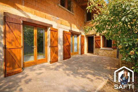   Charmante maison de 167 m� offrant de beaux volumes, des d�pendances et une agr�able terrasse sur toit. Maison - 5 pi�ce(s) - 167 m�