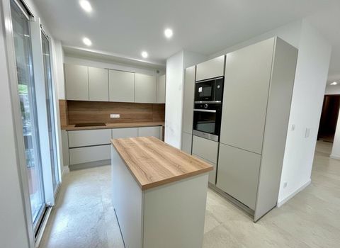   T4 r�nov� de 84 m� avec balcon filant, ascenseur et parking Appartement - 4 pi�ce(s) - 84 m�