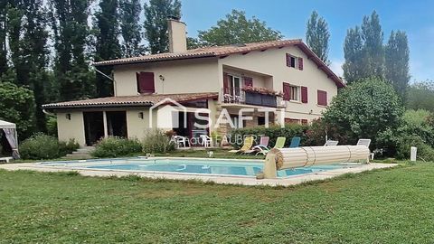   Maison T9 r�nov�e divis�e en deux logements Maison - 9 pi�ce(s) - 247 m�