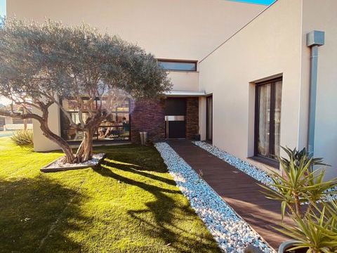   villa d'architecte contemporaine avec piscine Maison - 5 pi�ce(s) - 181 m�