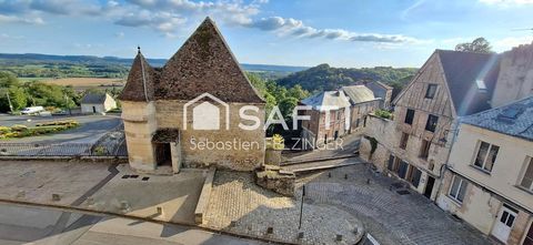   B�tisse situ�e au coeur de la cit� m�di�val et dot�e d'un emplacement exceptionnel ! Maison - 3 pi�ce(s) - 270 m�