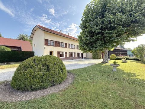   Maison de caract�re 185 m� avec d�pendances et terrain de 1027 m� � Colombe Maison - 7 pi�ce(s) - 185 m�