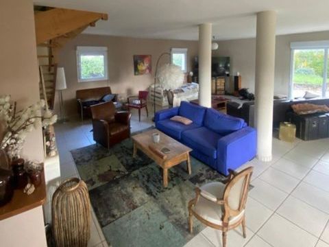   Belle maison spacieuse 6 pi�ces avec garage Maison - 6 pi�ce(s) - 206 m�