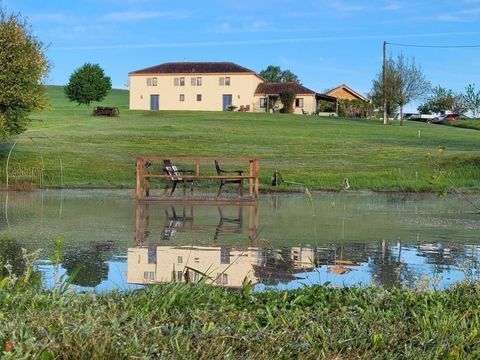   Propri�t� d'Exception avec Vue Panoramique � Saint?Pastour  D�couvrez cette magnifique demeure nich�e au c�ur d'un environnement Maison - 7 pi�ce(s) - 180 m�