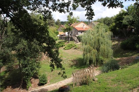   Ensemble immobilier: maison, g�te, garages et terrain � Lachaux Maison - 9 pi�ce(s) - 305 m�