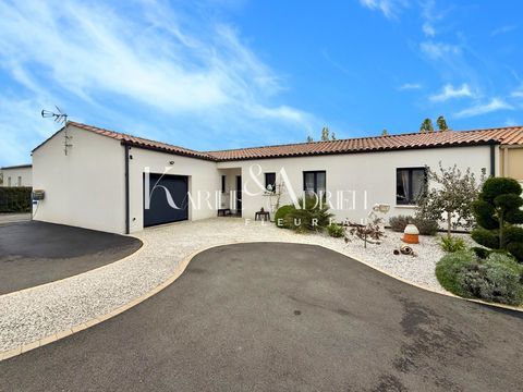   Maison de plain-pied offrant 3 chambres, bureau, v�randa et deux garages Maison - 5 pi�ce(s) - 117 m�