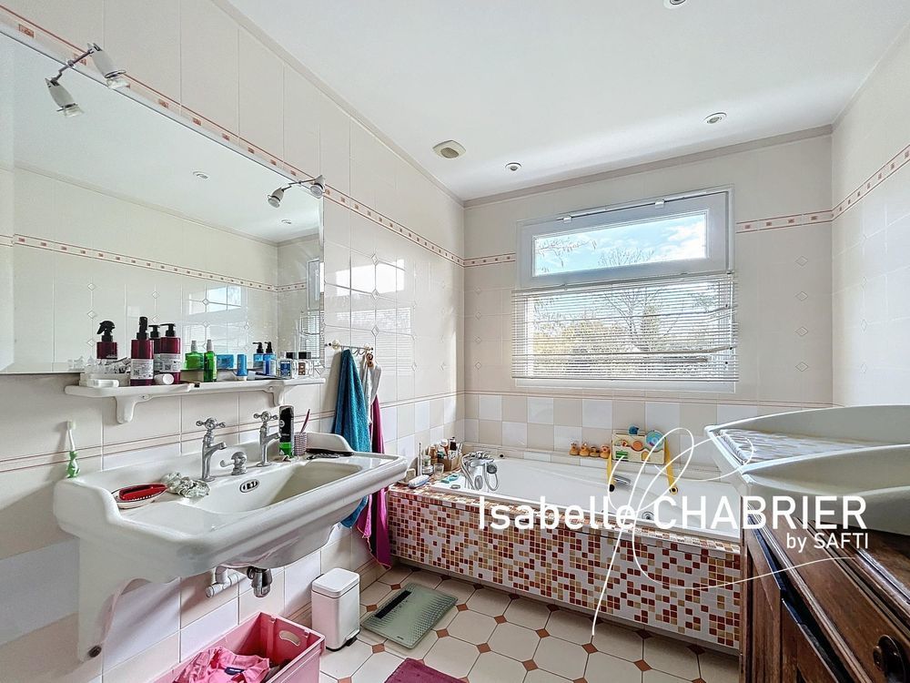 � vendre  Maison La Chapelle-Saint-Laud (49140)