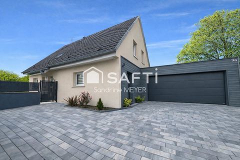   Magnifique maison avec piscine, garage double Maison - 6 pi�ce(s) - 144 m�