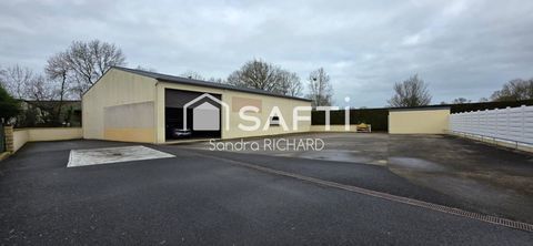Un espace id&eacute;al pour stockage, activit&eacute; artisanale ou projet professionnelAtelier / d&eacute;p&ocirc;t d'environ 300 m&sup2; sur terrain cl&ocirc;tur&eacute; e 200000 44390 Saffre
