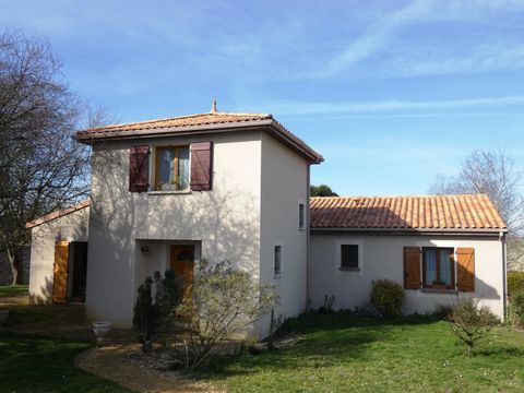   Maison � vendre Chouppes � 151 m� � 5 chambres � Grand terrain � Sous-sol Maison - 6 pi�ce(s) - 151 m�