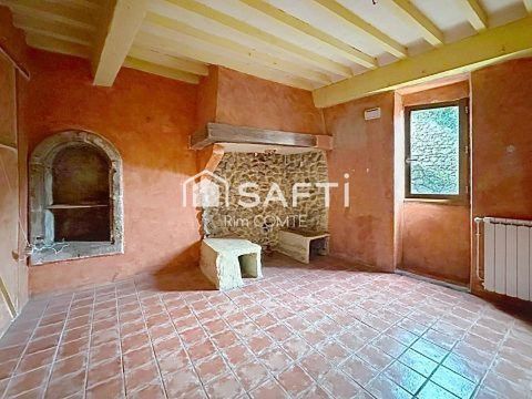   Au c�ur du vieux Serri�res, en fond d'impasse et � l'abri des regards, se d�voile l'une des plus anciennes demeures du quart Maison - 5 pi�ce(s) - 119 m�