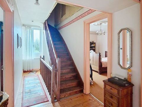   Belle maison familiale avec 5 chambres ! Maison - 7 pi�ce(s) - 165 m�