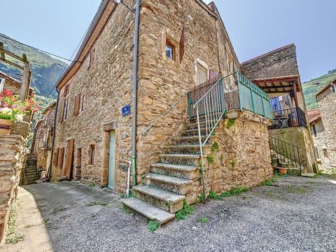   Maison de village avec jardin, caves vo�t�es et plage priv�e � Hameau de V�r�noux Maison - 5 pi�ce(s) - 118 m�