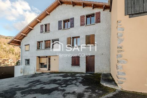   En plein c�ur de Draillant, ensemble immobilier de 230m2 � fort potentiel. Maison - 9 pi�ce(s) - 230 m�