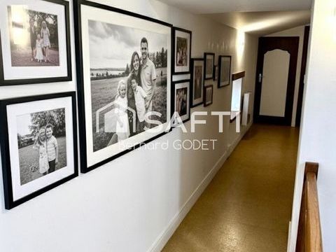   Maison ancienne en pierre proche commerces. Maison - 8 pi�ce(s) - 219 m�