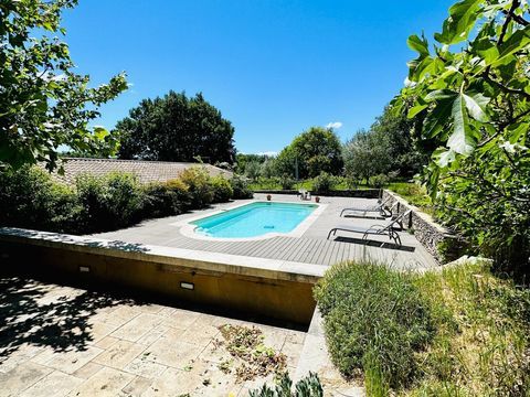   Maison de charme avec piscine � Mane Maison - 4 pi�ce(s) - 130 m�