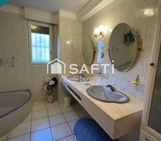  Maison � vendre 8 pi�ces 234 m�