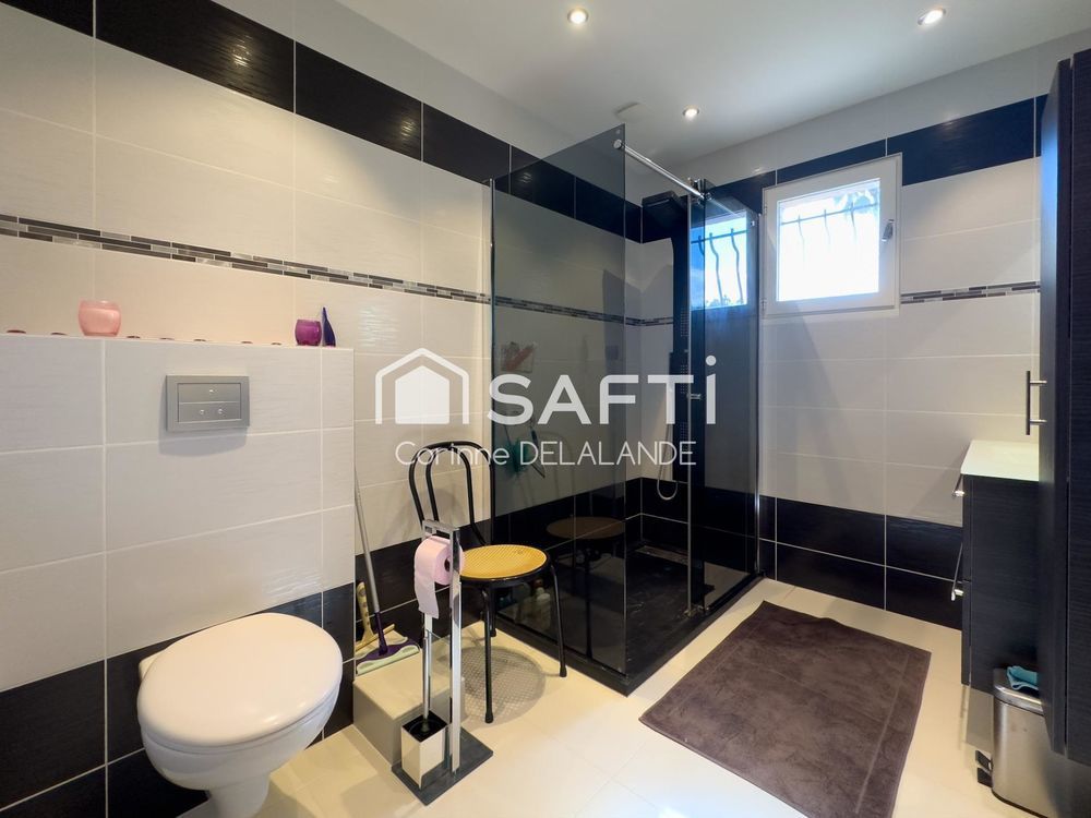 � vendre  Maison Saint-Laurent-du-Var (06700)