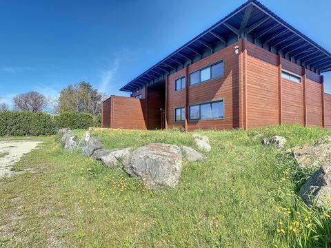 Bureaux spacieux avec deux terrasses id&eacute;alement situ&eacute;s 760000 26120 Montelier