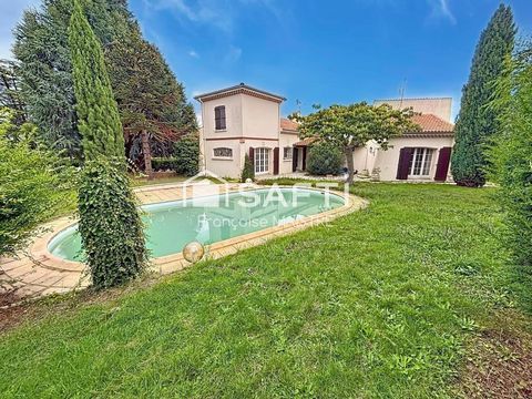   Villa sur sous-sol complet avec piscine, 5 chambres Maison - 7 pi�ce(s) - 198 m�