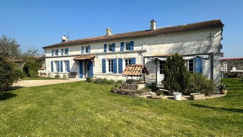   AUTHENTIQUE MAISON CHARENTAISE DE CARACT�RE de 203 m� Maison - 7 pi�ce(s) - 203 m�