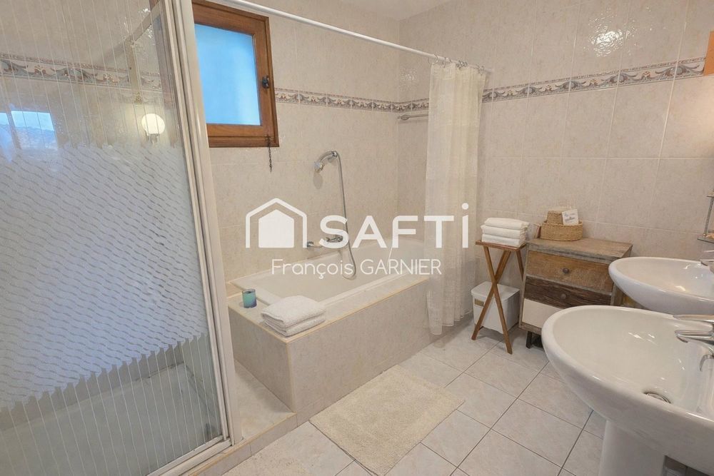 � vendre  Maison La Cadi�re-d'Azur (83740)