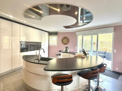   Plain-pied individuel sur sous sol complet- terrain de 35 ares- 20 min de Luxembourg Maison - 7 pi�ce(s) - 130 m�