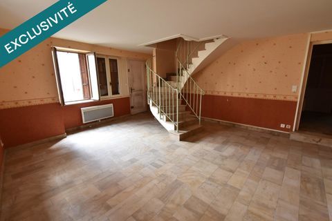   Situ� au coeur du village , cette maison de village � r�nover offre de multiples possibilit�s d'am�nagements Maison - 6 pi�ce(s) - 113 m�