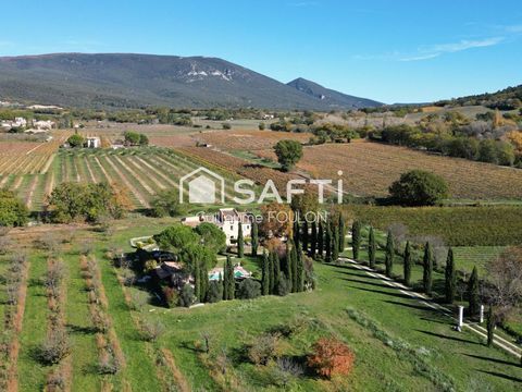   Propri�t� du XVIII si�cle r�nov�e avec pigeonnier et vues exceptionnelles Maison - 10 pi�ce(s) - 240 m�