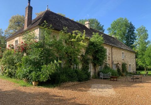   Ensemble immobilier de caract�re � Saint-Mard-de-R�no Maison - 10 pi�ce(s) - 450 m�