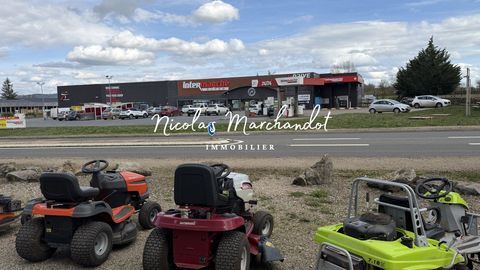 Local commercial id&eacute;alement plac&eacute; + parking 1500 12340 Bozouls
