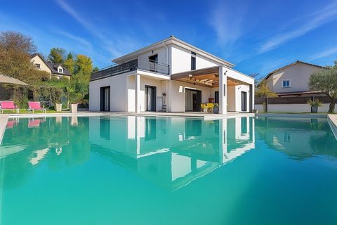   Villa contemporaine de 217 m� avec piscine en L - calme, �l�gance et confort absolu Maison - 8 pi�ce(s) - 217 m�