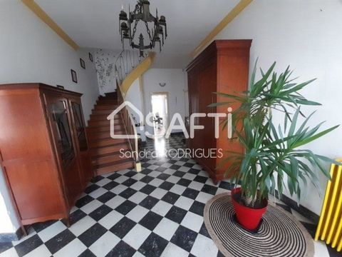   Maison 295m2 avec Garages, Cour Macadam, plusieurs ateliers et autres d�pendances de une superficie d'environ 800m2 Maison - 9 pi�ce(s) - 295 m�